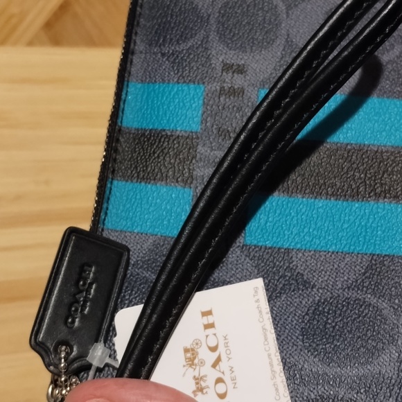 Coach Wristlet NWT - Picture 8 of 10